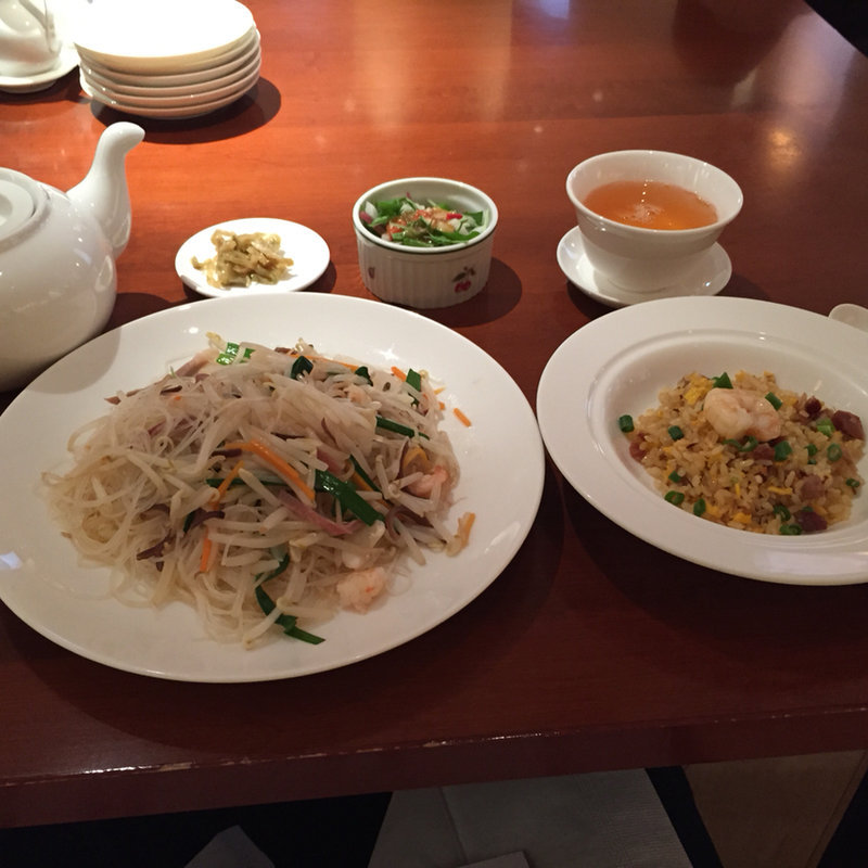 麺セット(五目ビーフン、ミニ炒飯、サラダ、杏仁豆腐、ジャスミン茶)(鴻臚 博多大丸店 （コウロ）)