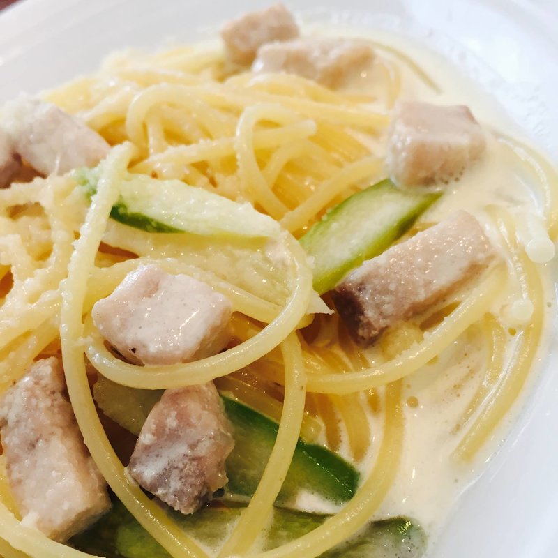 メカジキ、アスパラのクリームソース(イル・ヴィナイオ)