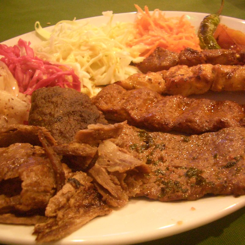 ケバブの味比べ4種盛り(トルコ料理店 アラプスン)