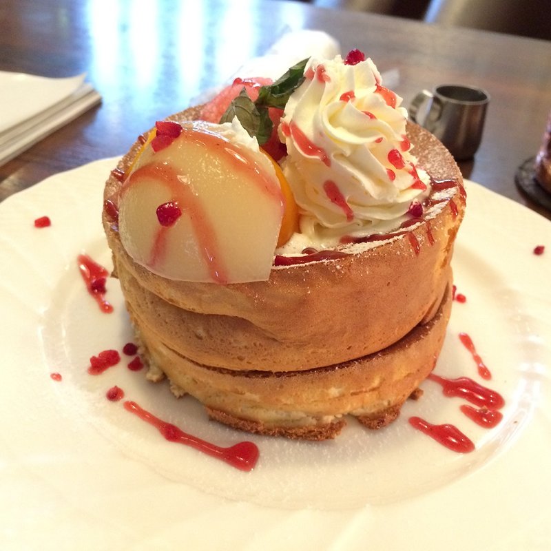 スフレパンケーキ（季節のフルーツのせ）(星乃珈琲店 新横浜店)