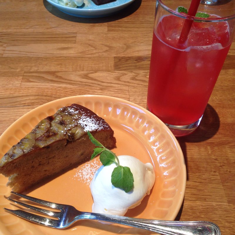 ケーキセット(Med.　～Wine＆Dining～ （メッド ワインアンドダイニング）)