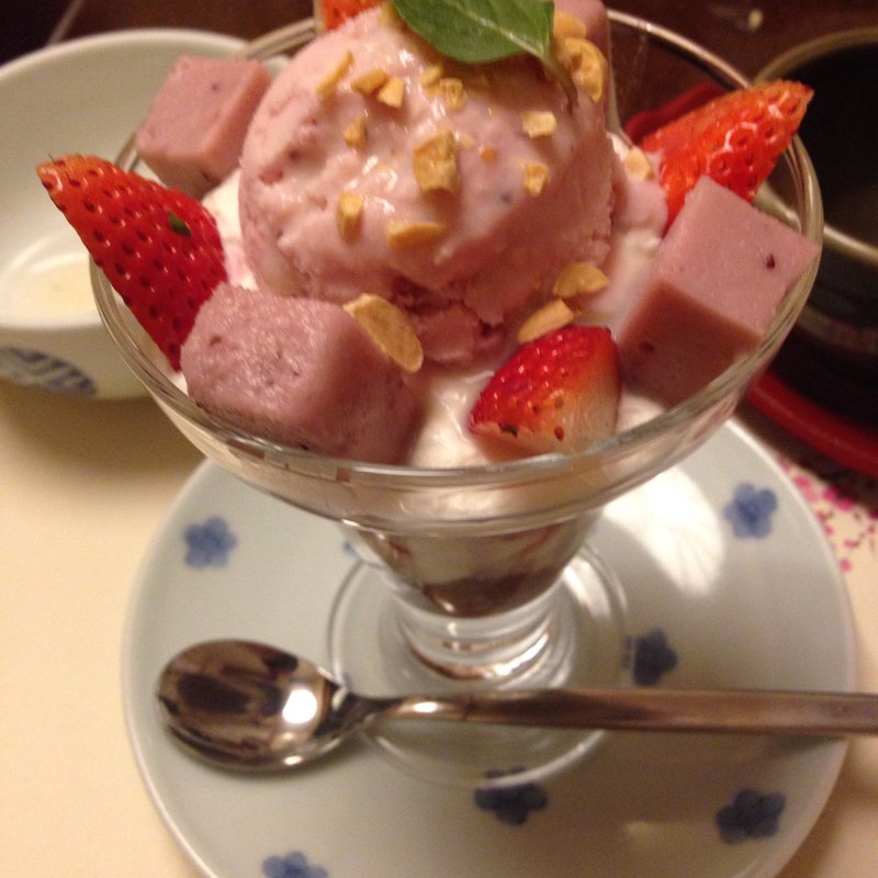 イチゴパフェ(梅の花 新百合丘店)