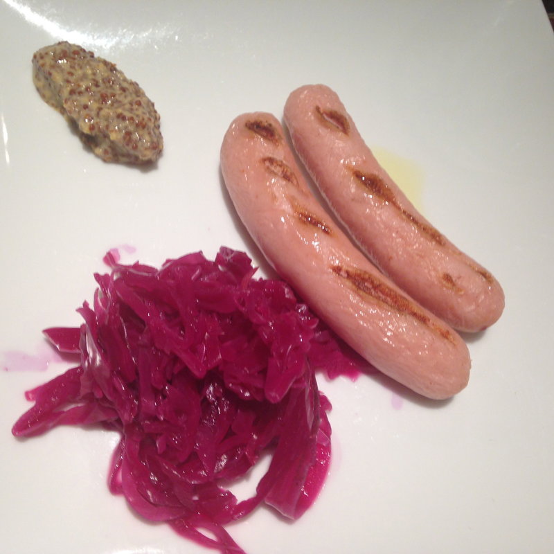 赤キャベツのザウアークラフトとソーセージ(MOKICHI CRAFT BEER)