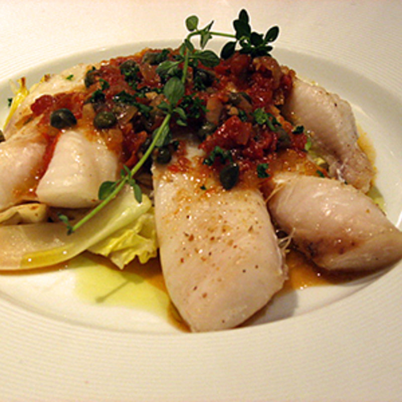 マトウダイのロースト　ドライトマトソース(ブラッスリー・アルティザン)