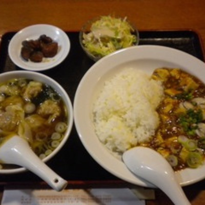 麻婆丼と半ワンタン(陳四海)