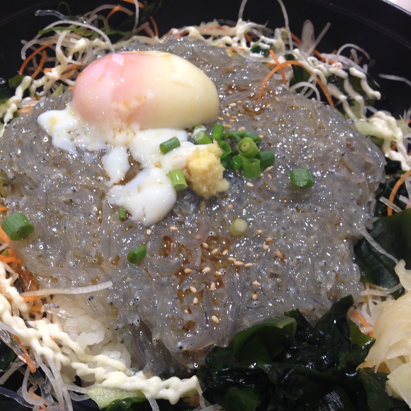 生しらす丼(とびっちょ)