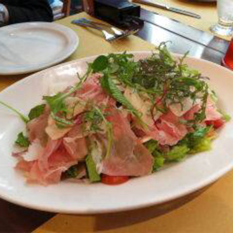 生ハムとバダーノチーズのサラダ(日本橋 イタリアン レストラン Che Voglia! 三越前 コレド室町1(ワイン｜ワインバー))