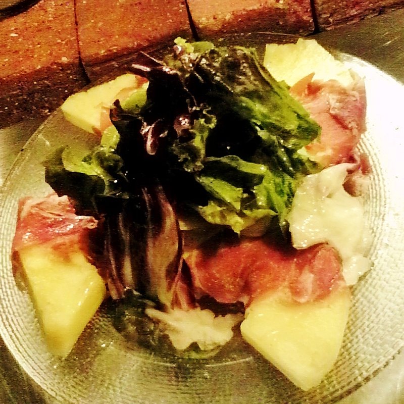 生ハムとパイナップルのサラダ(門仲バル コッコロコ 東陽町店)