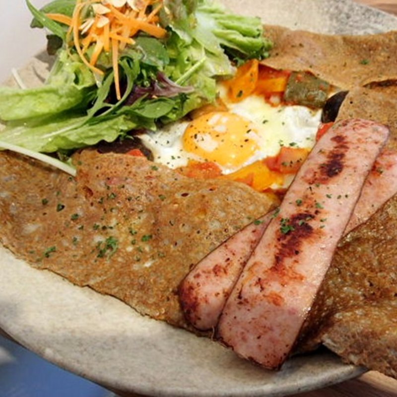 ラタトゥイユとソーセージのガレットランチ(ariai)