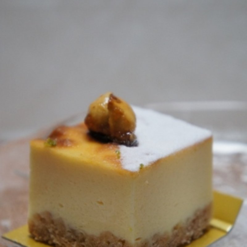 ベイクドチーズケーキ(パティスリー　ミナチューレ　 （Patisserie de Miniature）)