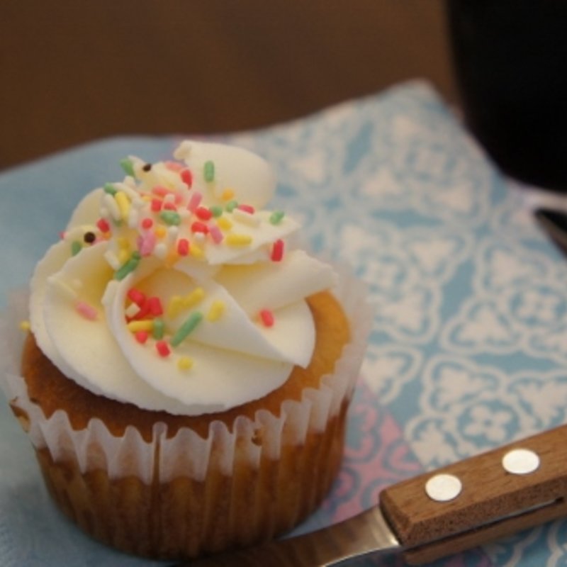 バニラホワイト（ドリンクセット）(タタノアカップケーキ)