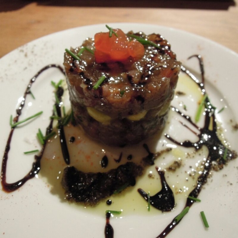 モハマ（マグロの塩漬け）とマグロのタルタル　(BAR MAQUO バルマコ)