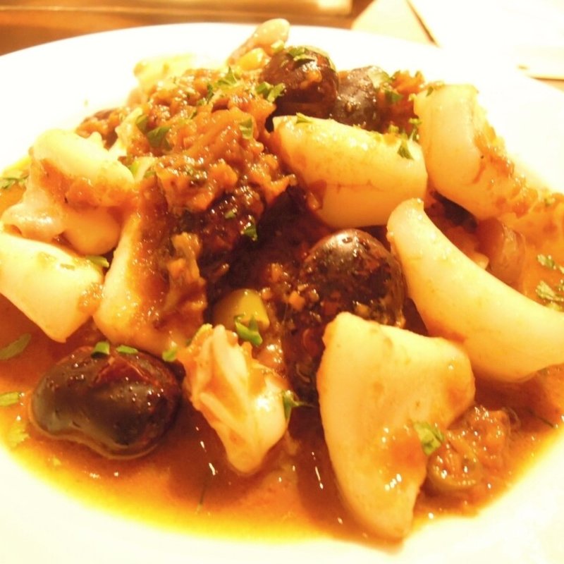 アオリイカと紫花豆の煮込み(BAR MAQUO バルマコ)