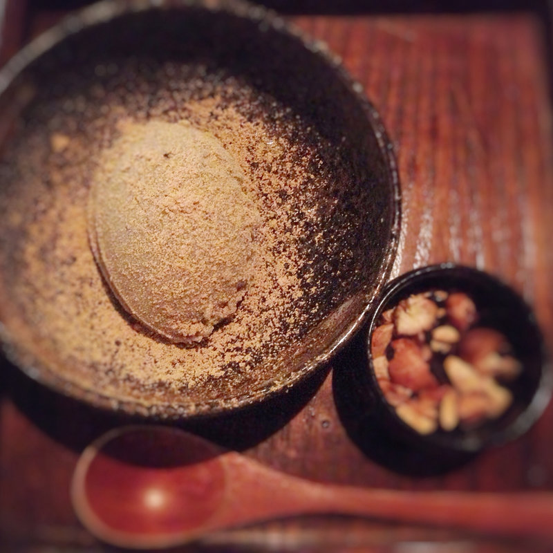 黒胡麻アイスクリーム (よろにく)