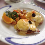 Classic Eggs Benedict(Hau Tree Lanai Restaurant)
