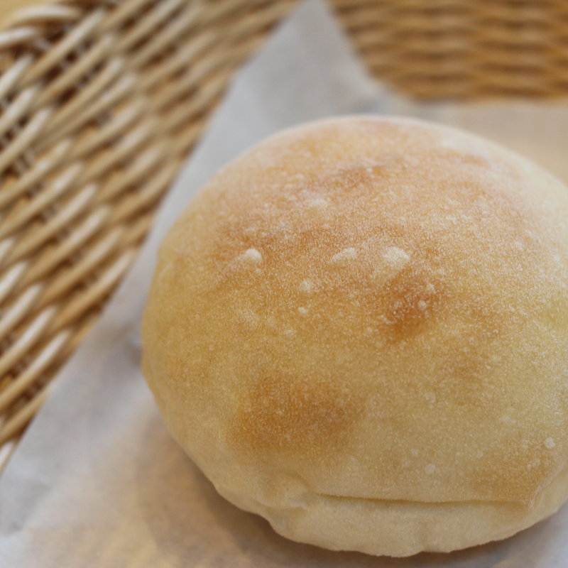 丸パン(ベッカライ徳多朗 Yotsubako )