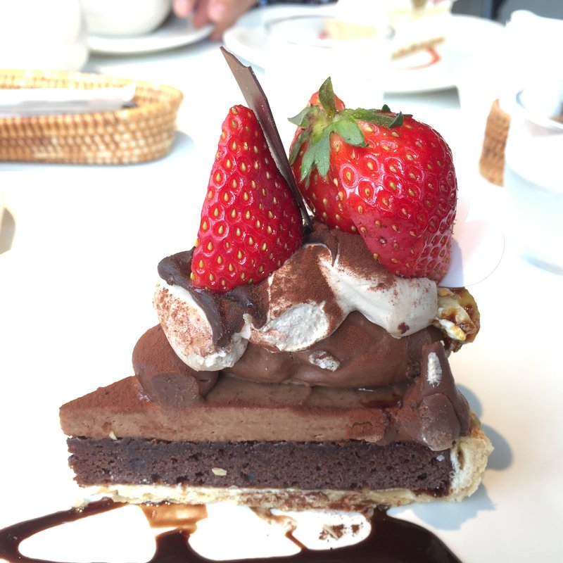 たっぷり大粒いちごと生チョコレートのタルト(ラ・メゾン アンソレイユターブル ルミネ池袋店)