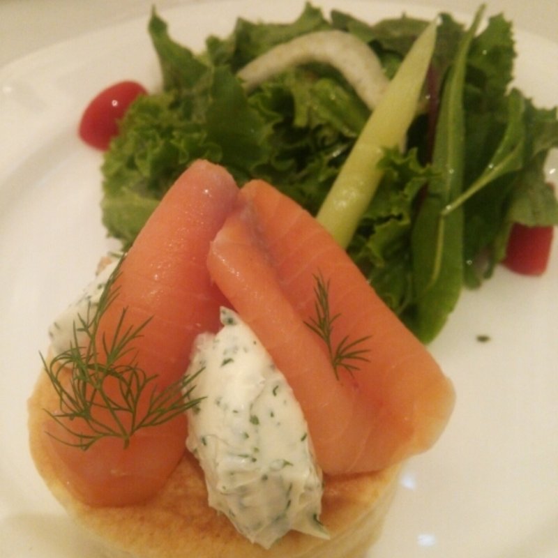 スモークサーモンクランペット(ハロッズ・ザ・プランテーション ルームス)