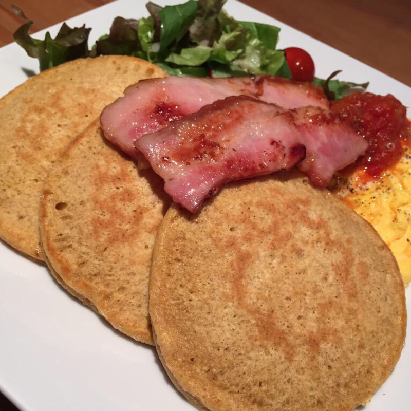 厚切りベーコンとスクランブルエッグのパンケーキ(幸せのパンケーキ 本町店)