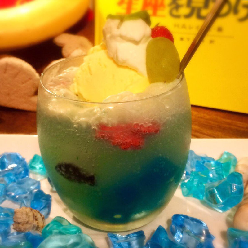 スイミー・イン・クリームソーダ(絵本と珈琲 ペンネンネネム green 大阪店 （ペンネンネネム グリーン）)