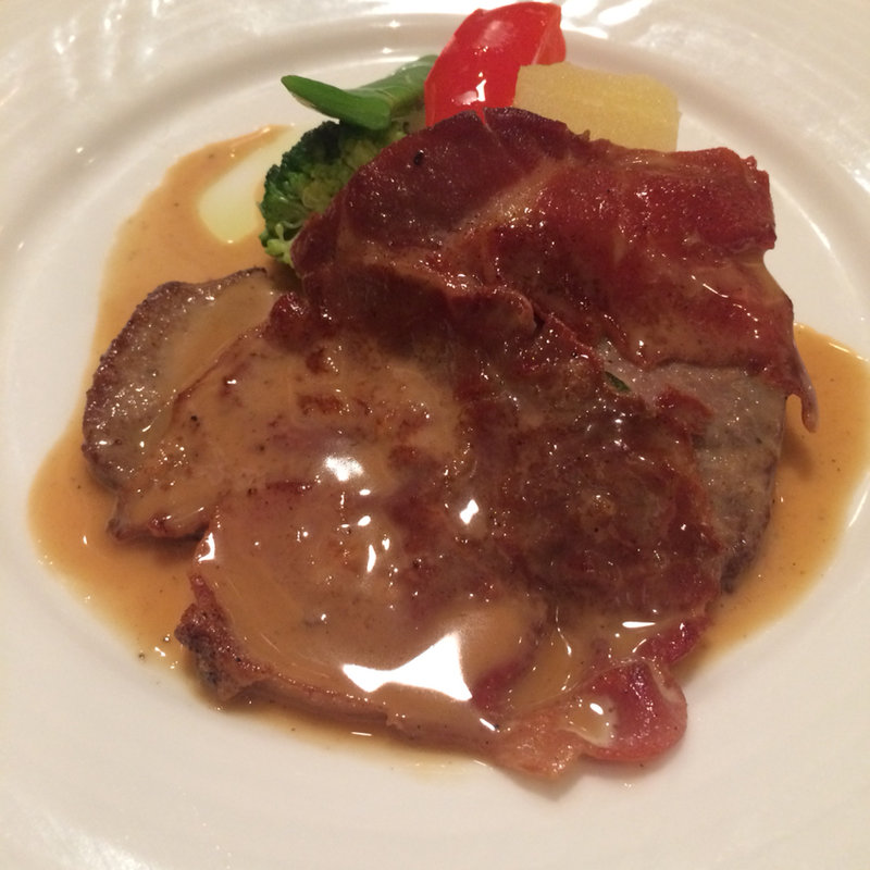 薄切り仔牛肉と生ハムのサルティンボッカ(ナビリオ)