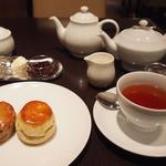 スコーンと紅茶(フォートナム＆メイソン 日本橋三越店)
