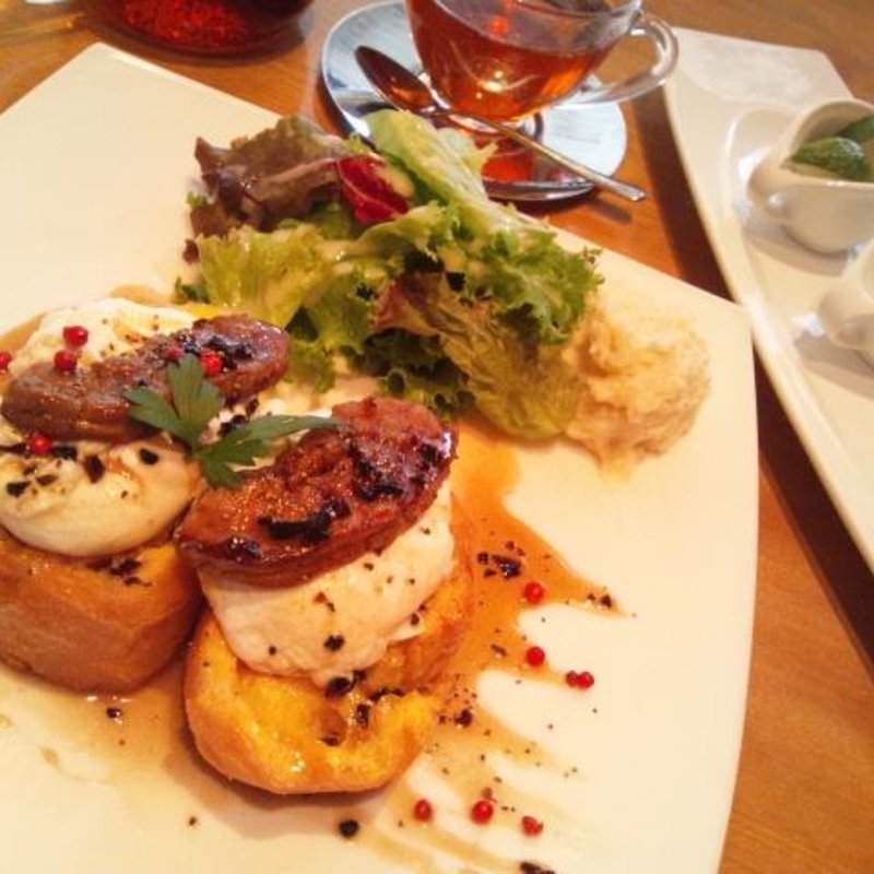 フォアグラとポーチドエッグのフレンチトースト(Yocco's French Toast Cafe 自由が丘本店)