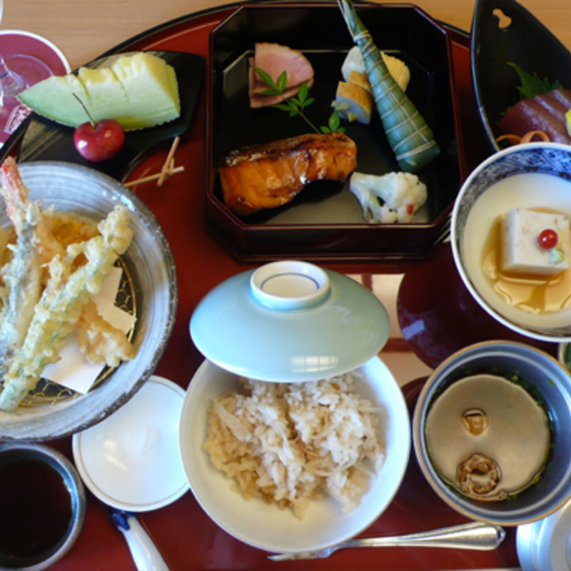 つつじ御膳(つつじの茶屋 （つつじのちゃや）)