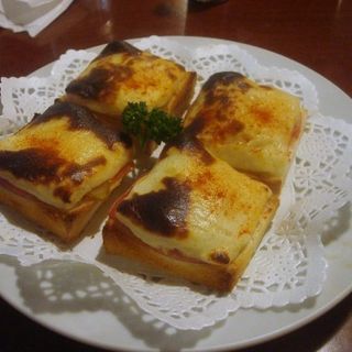 ピザ風チーズトースト(SUNTORY PUB ブリック)