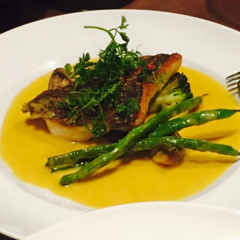 魚のポワレ(アンブラ)