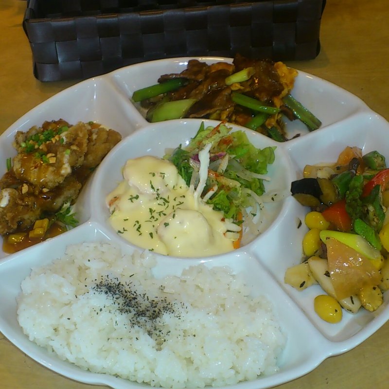 プレートランチセット　（エビマヨ・からあげ）(沙羅)