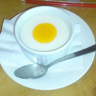 プレートランチセットの杏仁豆腐（マンゴーソース）(沙羅)