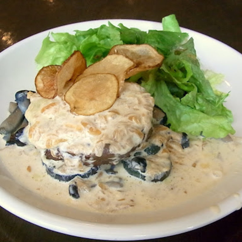 自家製チーズハンバーグプレート(A971 カフェ＆バール （エーキュウナナイチ【旧店名】A971 GARDEN）)