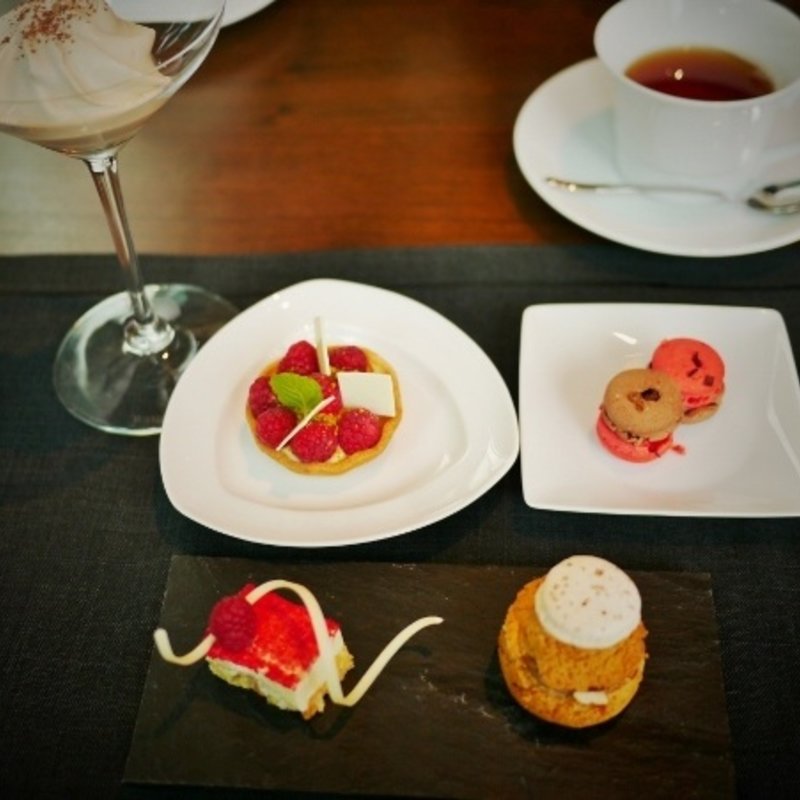 紅茶と5種類のデザート(センシ バイ ハインツ ベック （sensi by Heinz Beck）)