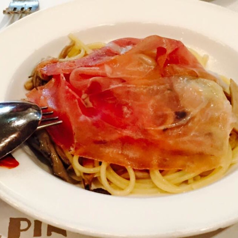 生ハムと野菜のガーリックオイルソーススパゲティ(イルピノーロレヴィータ)