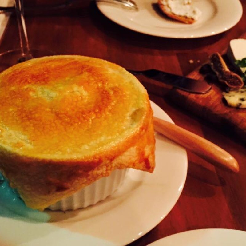 キノコグラタンのパイ包み ポルチーニクリームソース(ヌメロサンク ノースブランチ)