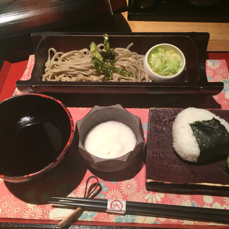 とろろ蕎麦(お結びcafe )