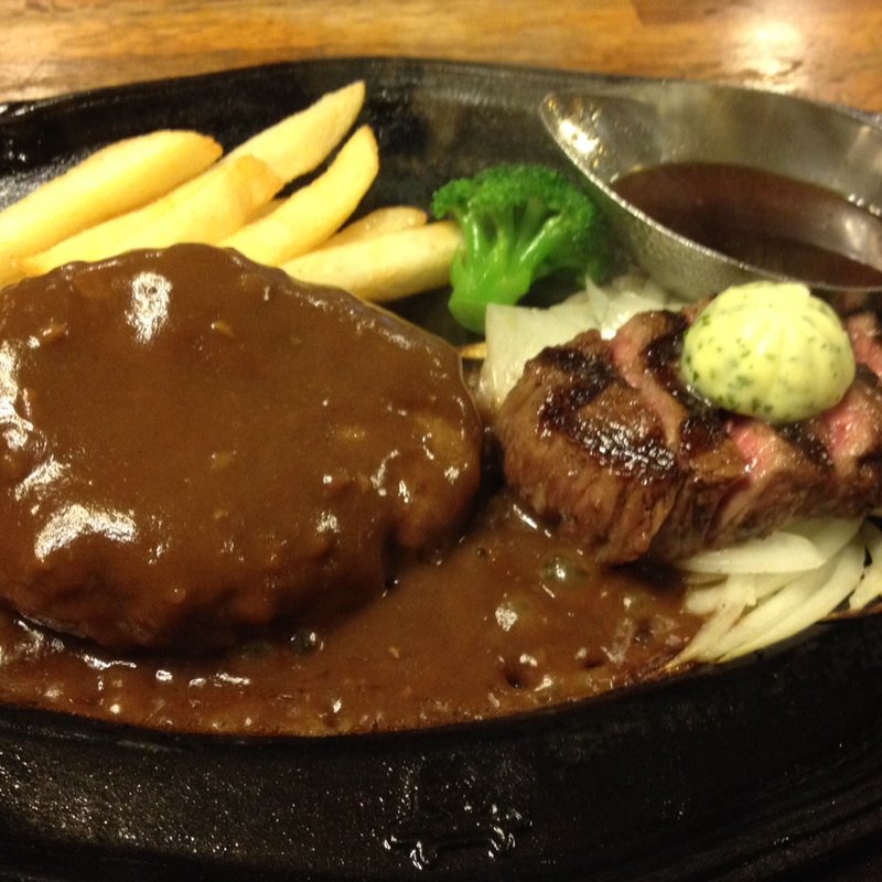 カットステーキ70gとハンバーグ(肉の万世 神田駅前店)