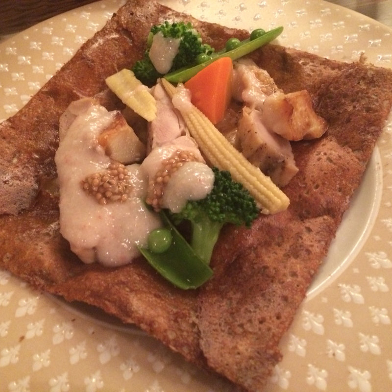 ローストチキンと温野菜のガレット(クレープリー・スタンド・シャンデレール)