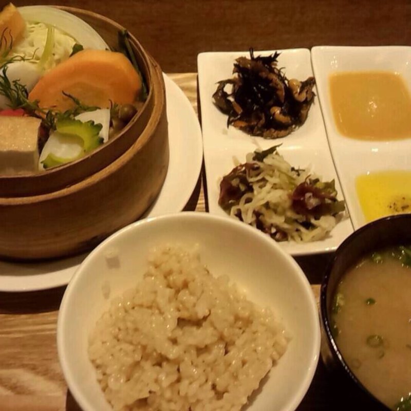 地元旬野菜のせいろ蒸しセット(トライシクルカフェ)