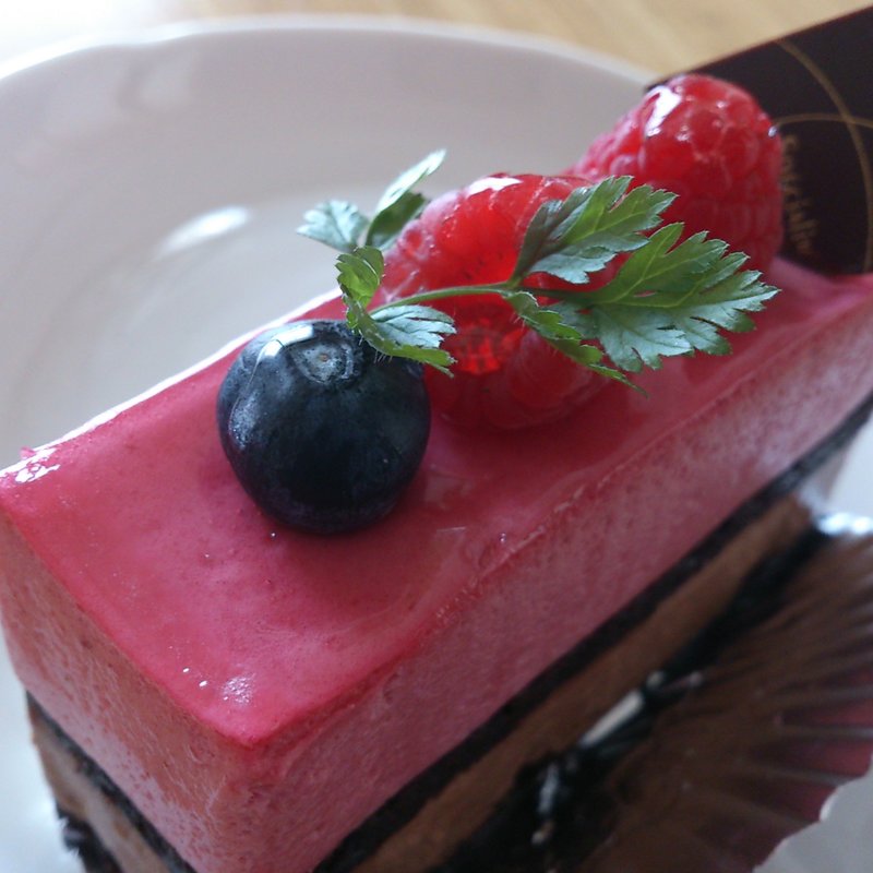 フランボワーズチョコ(pâtisserie belleéquipe パティスリーベルエキップ)