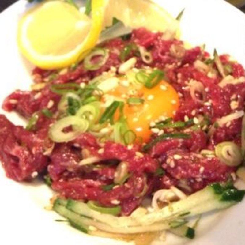 さくらユッケ(炭火焼肉 三千里)