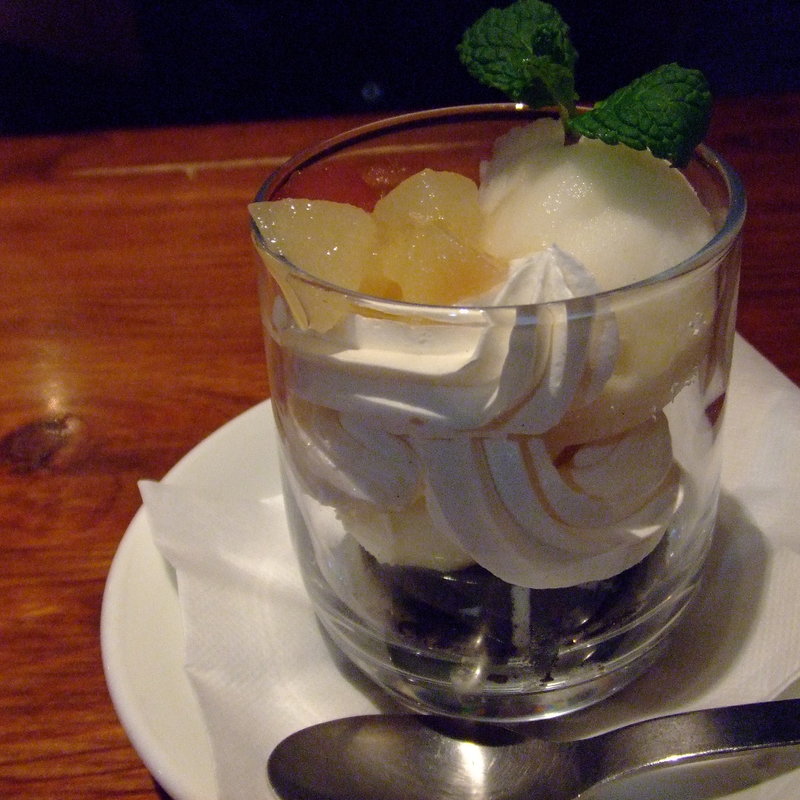 洋なしのレアチーズパフェ(agio.iichan.chi （アージョ イイチャンチ 【旧店名】 iichan.chi）)