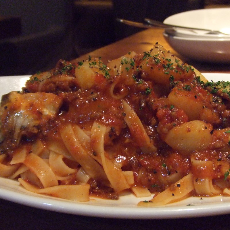 いろいろ茸とポテトのパスタ・ボローニャ風 (agio.iichan.chi （アージョ イイチャンチ 【旧店名】 iichan.chi）)