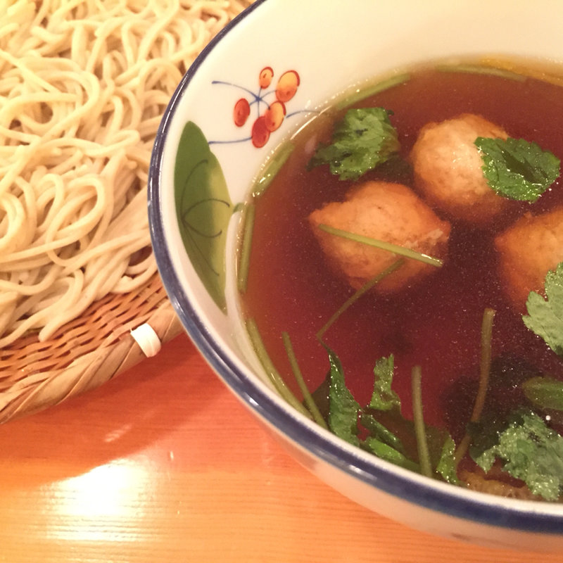 三つ葉と鶏つくねのつけ汁そば(石臼挽きそば 石楽 豊洲店)