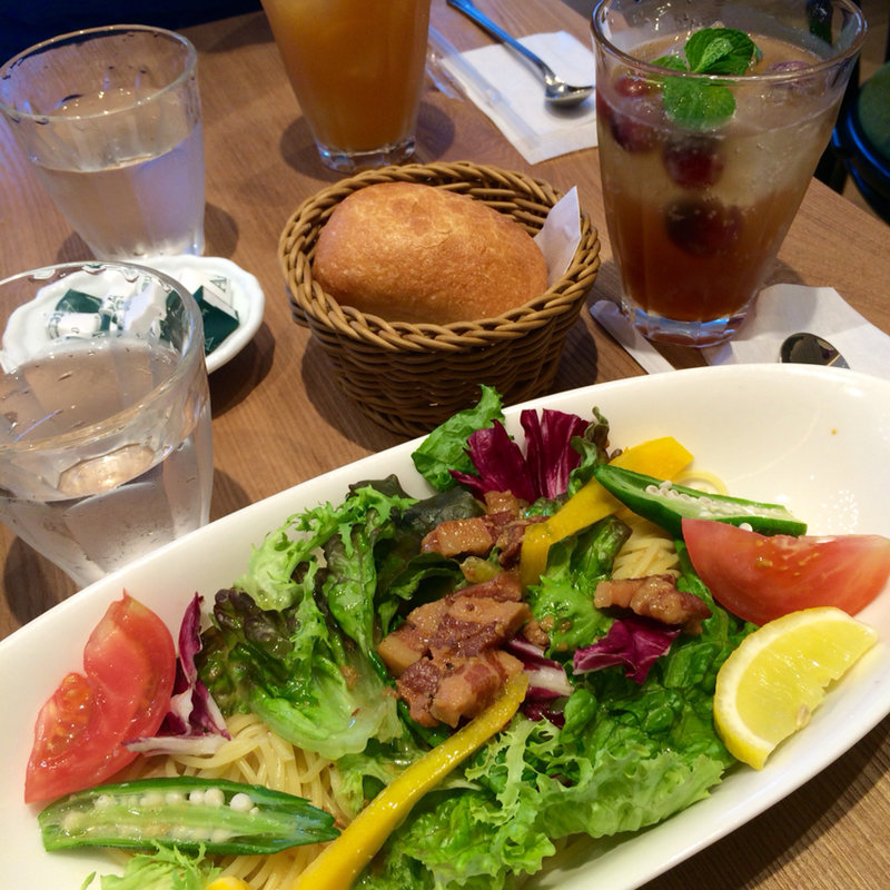 葉野菜とパンチェッタソースのサラダパスタ（ドリンク付き）(アフタヌーンティー・ティールーム 川西阪急)