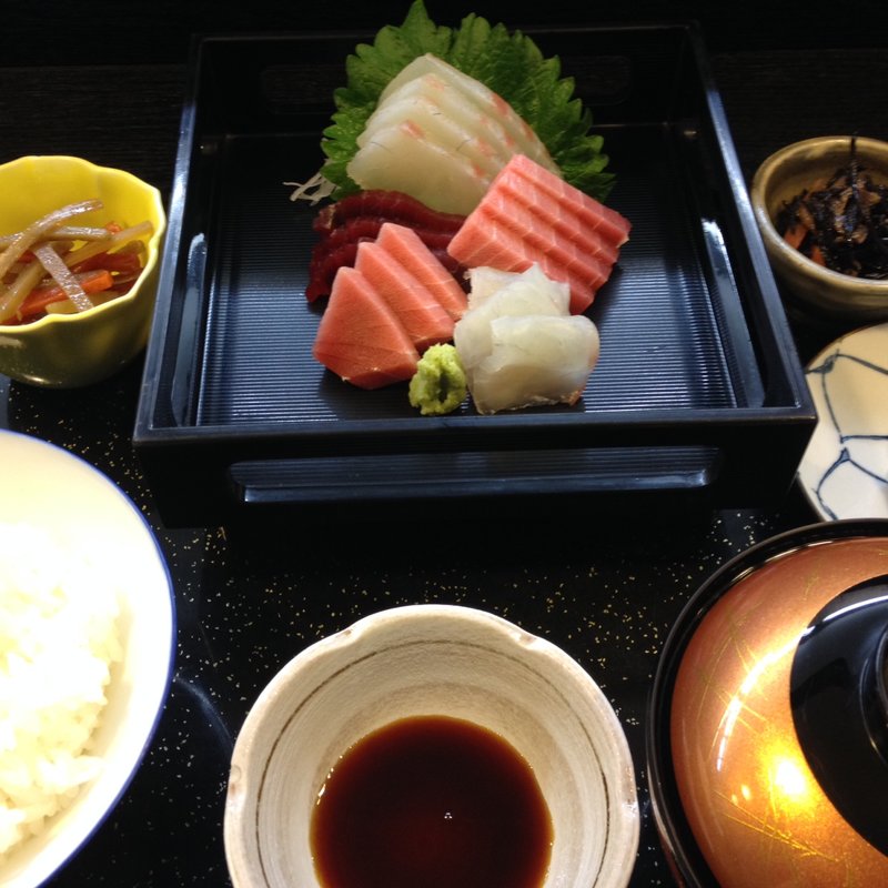 お昼のさしみ定食(割烹　柏)