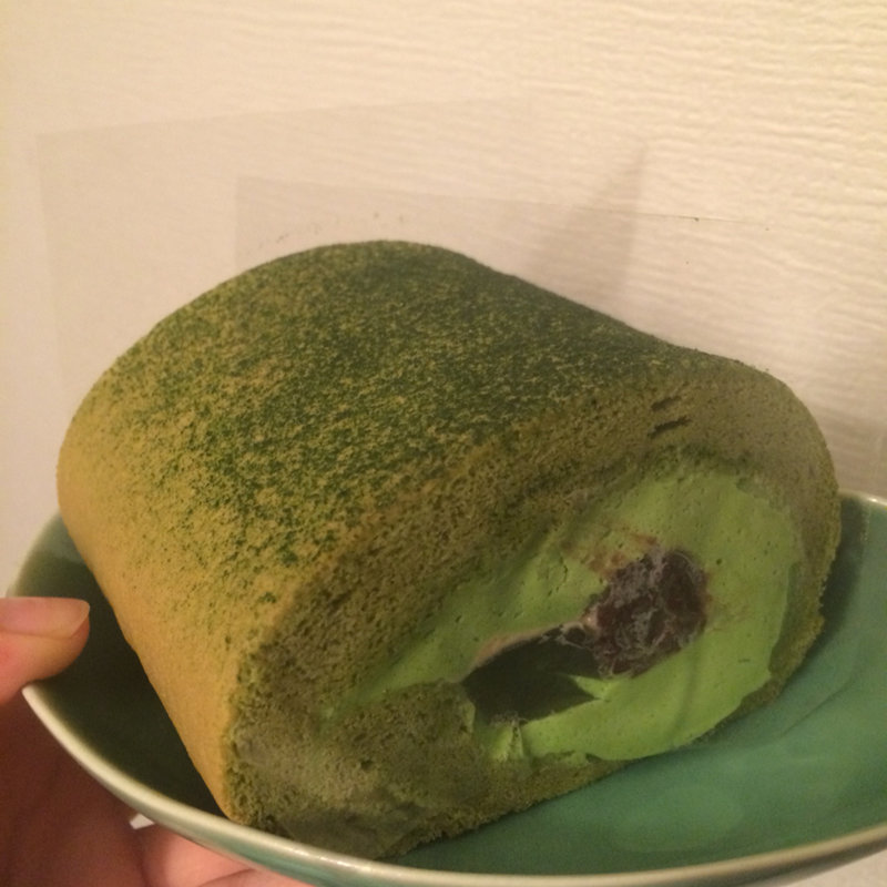天竜抹茶とわらび餅のロール ハーフ(パティスリーモンシェール 堂島本店)