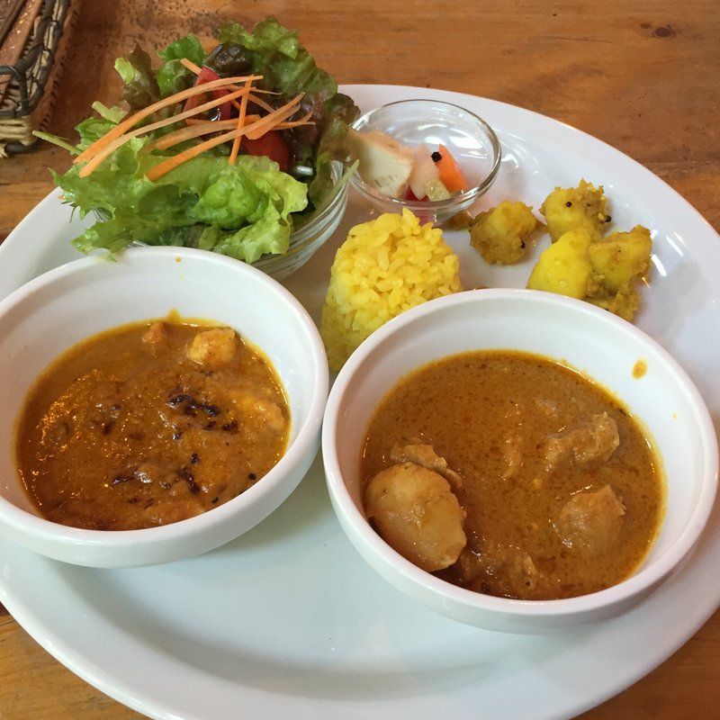カリーズランチ（チキン＋海老）(シャンティ)