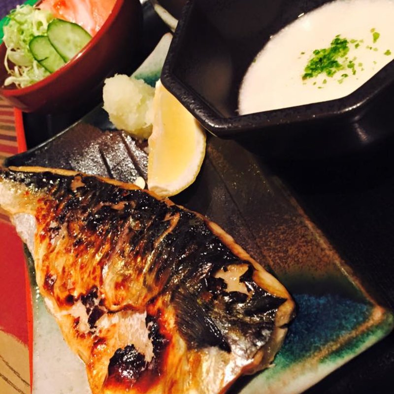 サバ塩焼きとトロロとサラダ定食(八徳 )